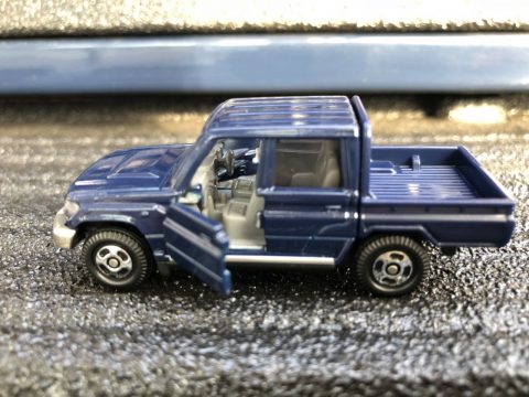 トミカ　７９ピックアップ　ランクル　７０　四駆　再販モデル　MT車　LINE-X　ミニカー　 (3)